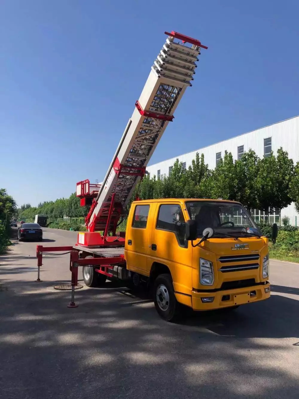 永康附近的云梯车出租服务：轻松解决高空作业需求