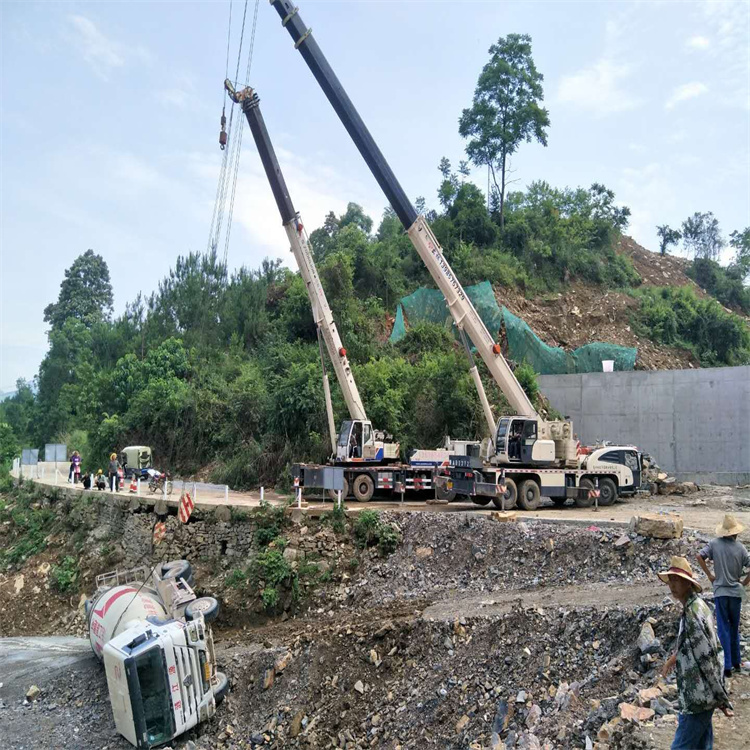 永康汽车掉沟里叫吊车救援要多少钱